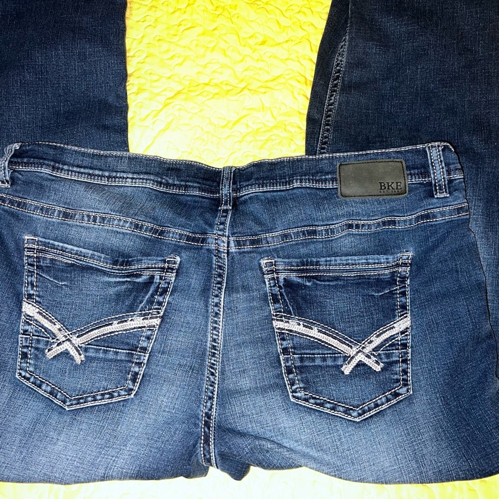 Men’s Buckle Seth jeans.